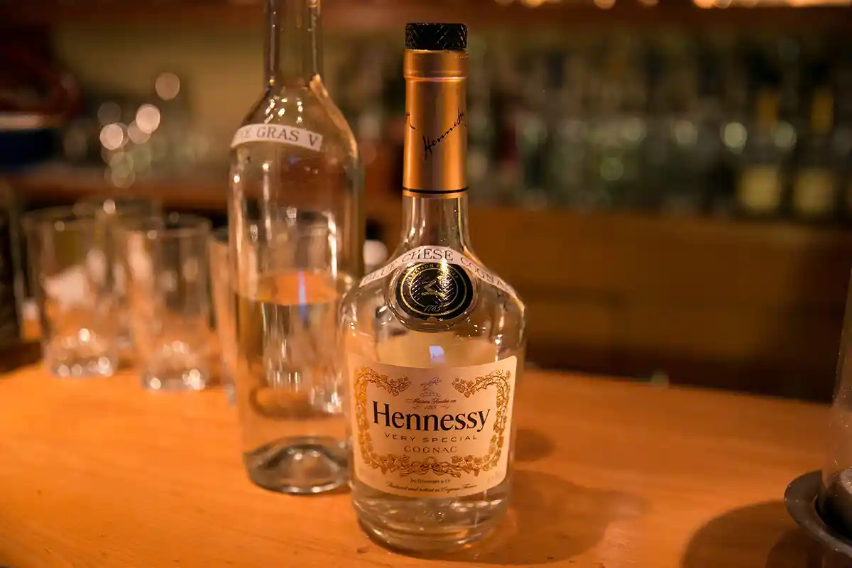 Hennessy White