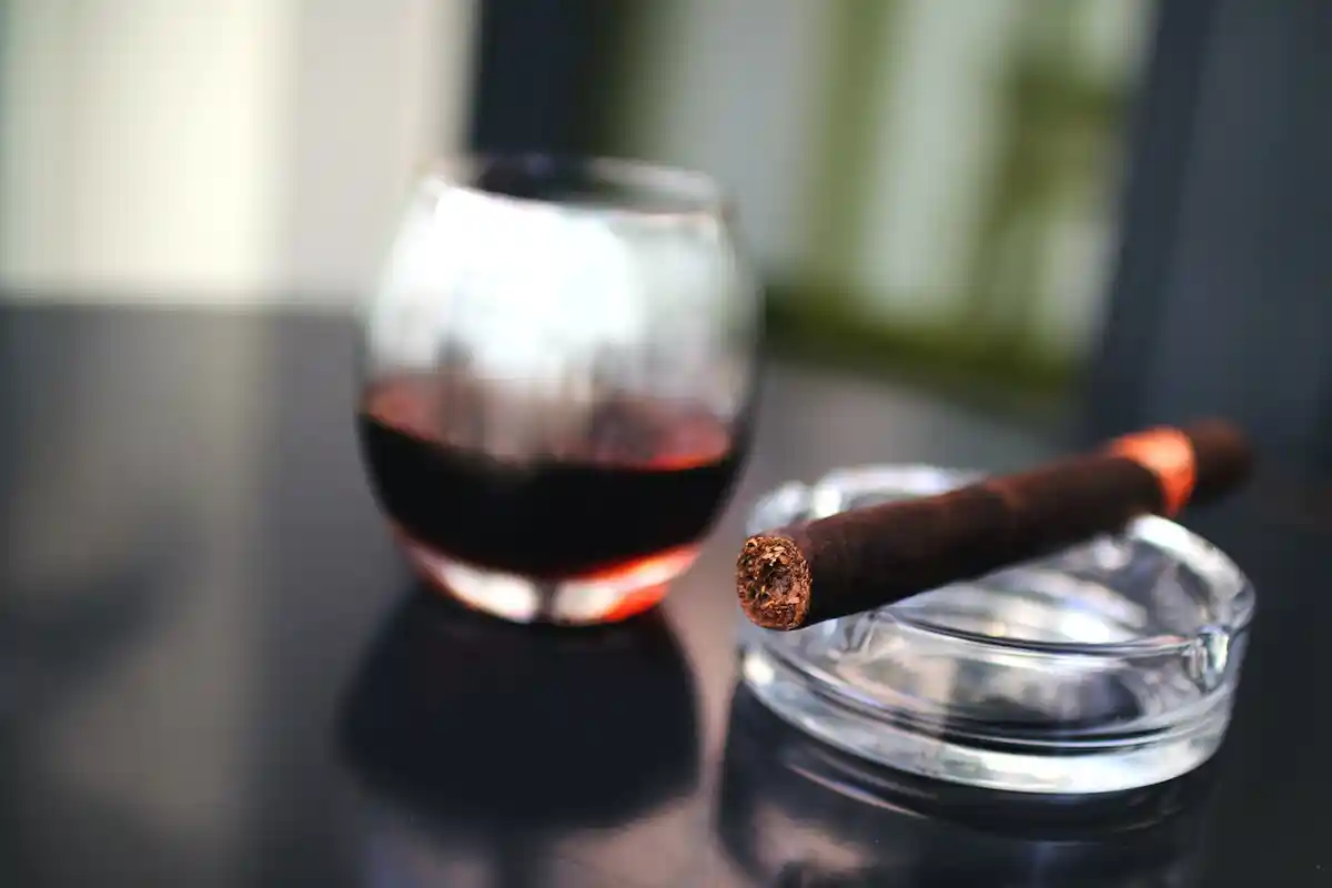 The Perfect Duo: Godfather Cocktail and Cigars
